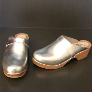 Like-new silver Maguba clogs